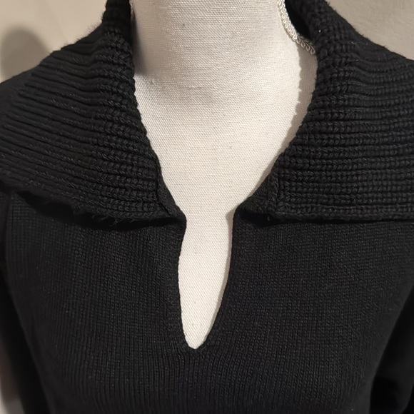 Vince Camuto NWT “Cozy Season” wide v neck knit sweater with wide ribbed collar - Picture 3 of 8